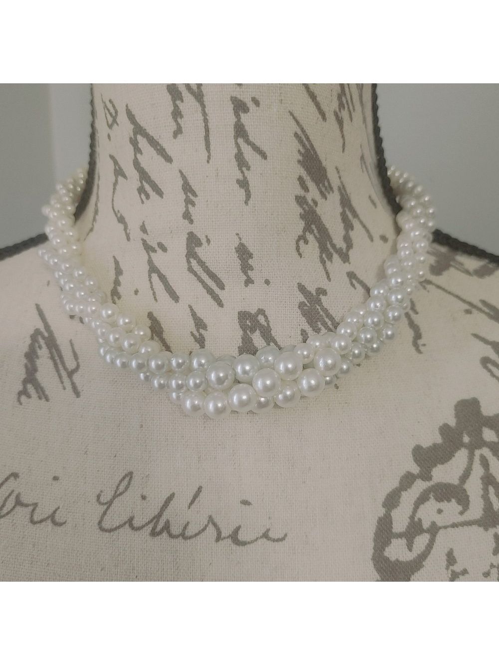 Elegant White Twisted Faux Pearl Necklace/Choker With Silver Clasp